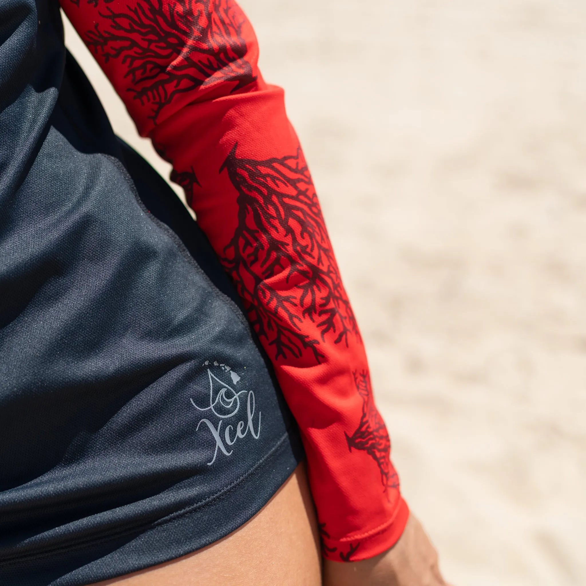 Women's Ocean Ramsey Water Inspired Long Sleeve Ventx Relaxed Fit UV Top - Black/Red Coral Print